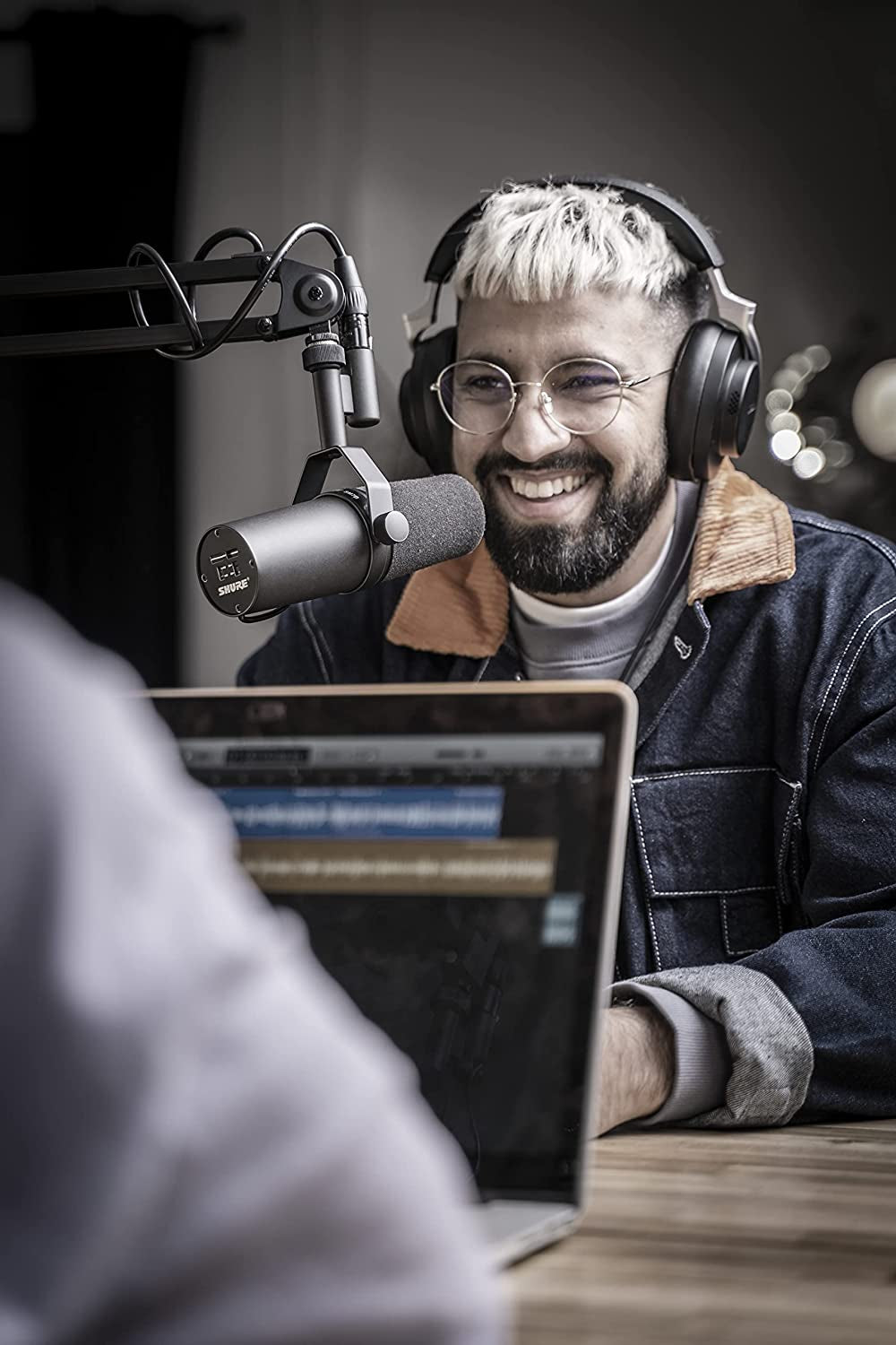 SM7B Microphone - Vocal Dynamic Studio Mic for Broadcast, Podcast, Recording, Gaming & Streaming, XLR, Rugged Construction, Detachable Windscreen, Smooth Sound, Warm Vocals, Wide-Range Frequency